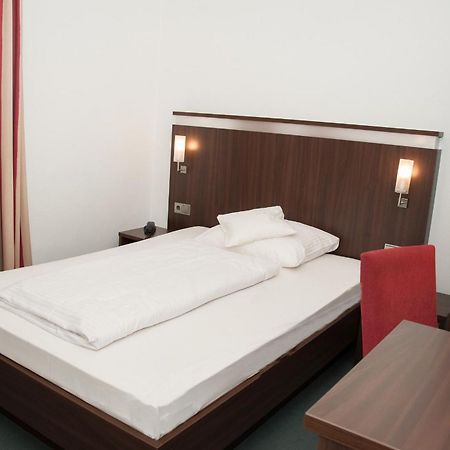 Hotel Am Roemerwall Майнц Экстерьер фото